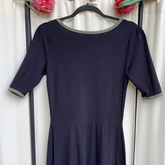 ❗️SOLD❗️EUC- LULAROE BLACK W/GREEN TRIM FLARED MAXI DRESS - Picture 10 of 14